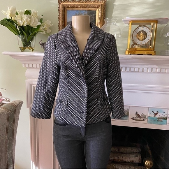 FOREVER 21 weave jacket perfect for office or any time you want to look sharp. - Picture 3 of 5